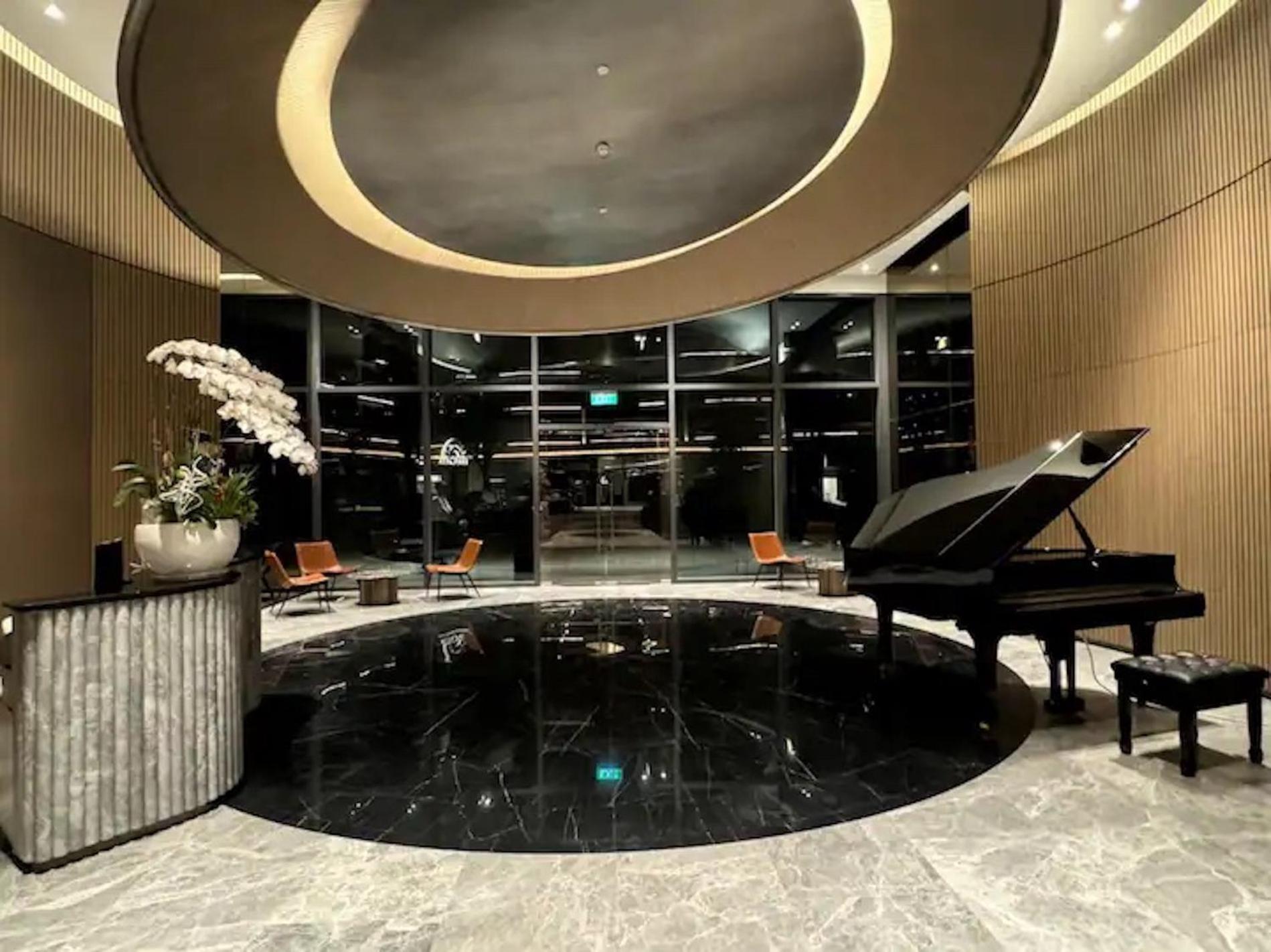 The Metropole -Complex "Opera, Crest, Galleria " -Free Pool-Gym-Sauna Room-Yoga Room Ho Chi Minh City Exterior photo