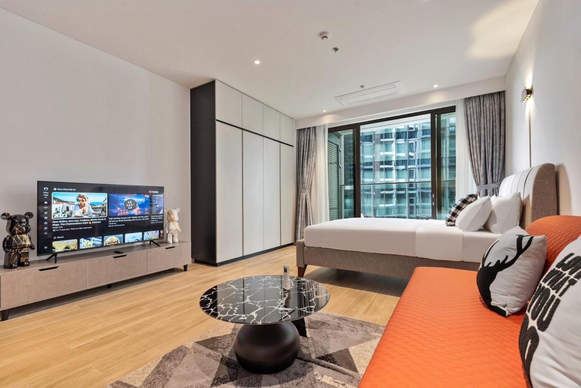 The Metropole -Complex "Opera, Crest, Galleria " -Free Pool-Gym-Sauna Room-Yoga Room Ho Chi Minh City Exterior photo
