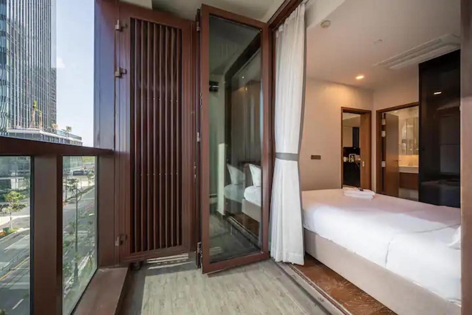 The Metropole -Complex "Opera, Crest, Galleria " -Free Pool-Gym-Sauna Room-Yoga Room Ho Chi Minh City Exterior photo