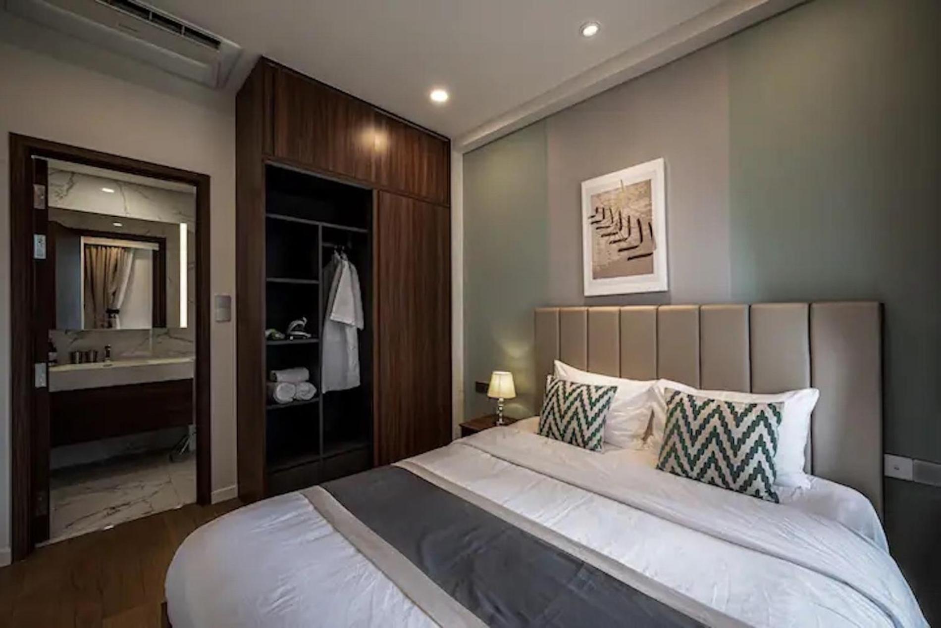 The Metropole -Complex "Opera, Crest, Galleria " -Free Pool-Gym-Sauna Room-Yoga Room Ho Chi Minh City Exterior photo