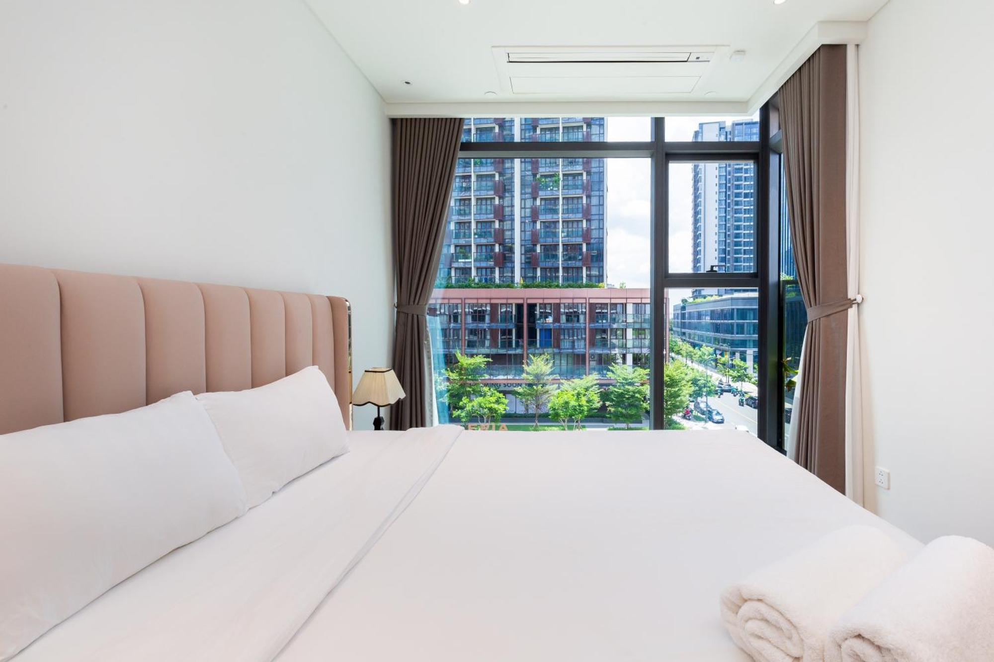 The Metropole -Complex "Opera, Crest, Galleria " -Free Pool-Gym-Sauna Room-Yoga Room Ho Chi Minh City Exterior photo